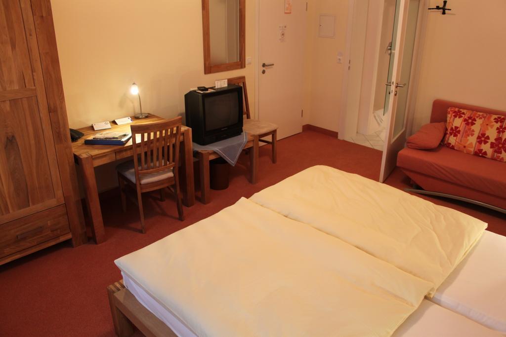 Hotel-Gasthof Die Post Brennerei Frankenhoehe Schillingsfürst Szoba fotó
