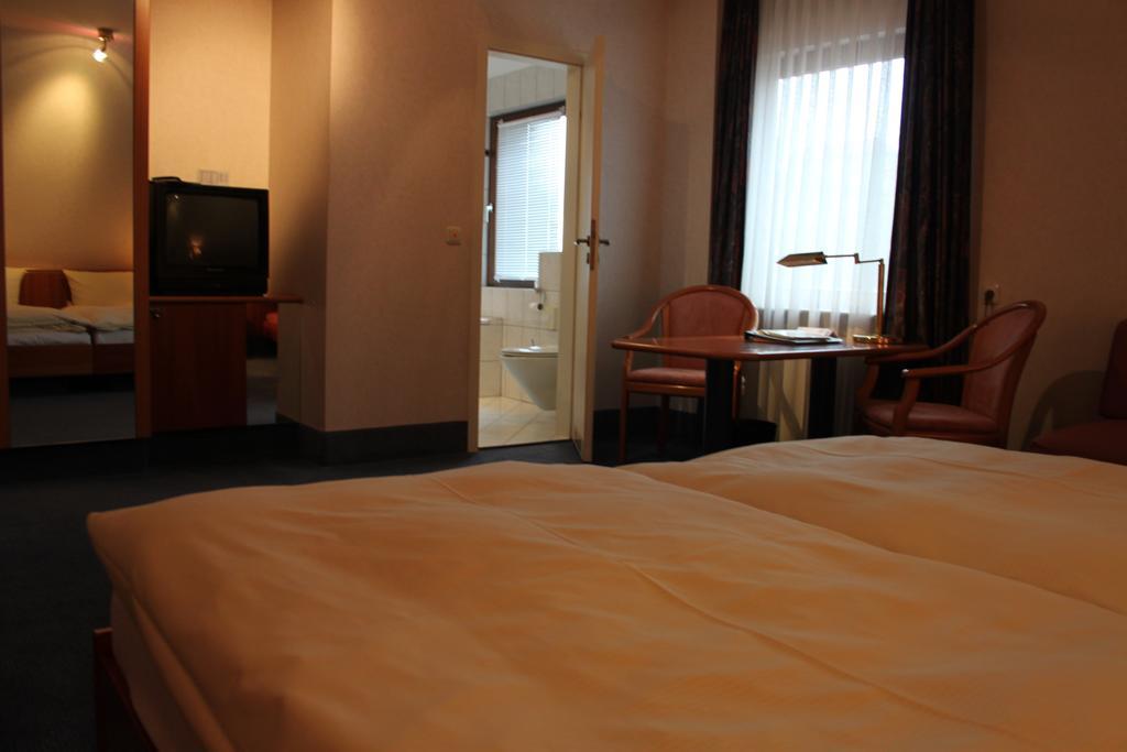Hotel-Gasthof Die Post Brennerei Frankenhoehe Schillingsfürst Szoba fotó