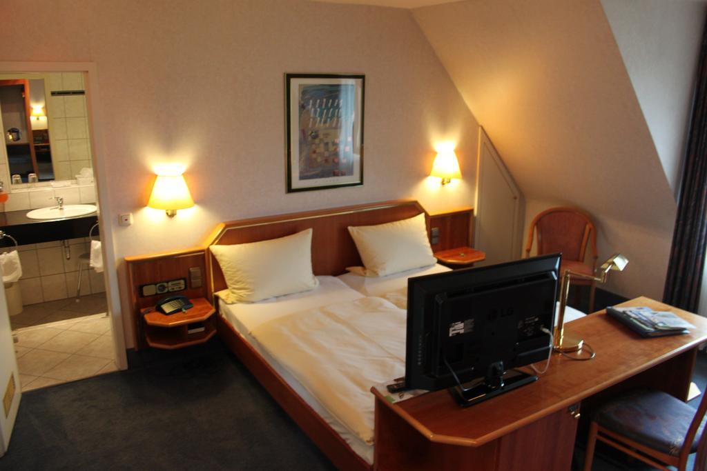 Hotel-Gasthof Die Post Brennerei Frankenhoehe Schillingsfürst Szoba fotó