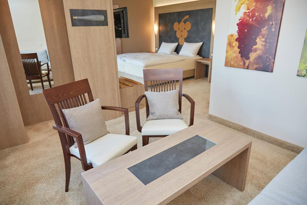 Hotel-Gasthof Die Post Brennerei Frankenhoehe Schillingsfürst Kültér fotó